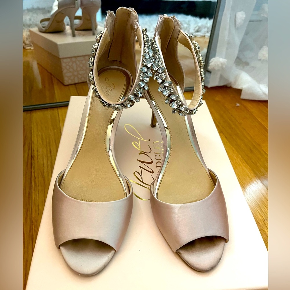 Jewel Badgley Mischka Womens Genevieve Pumps Shoes  size 8.5 Medium